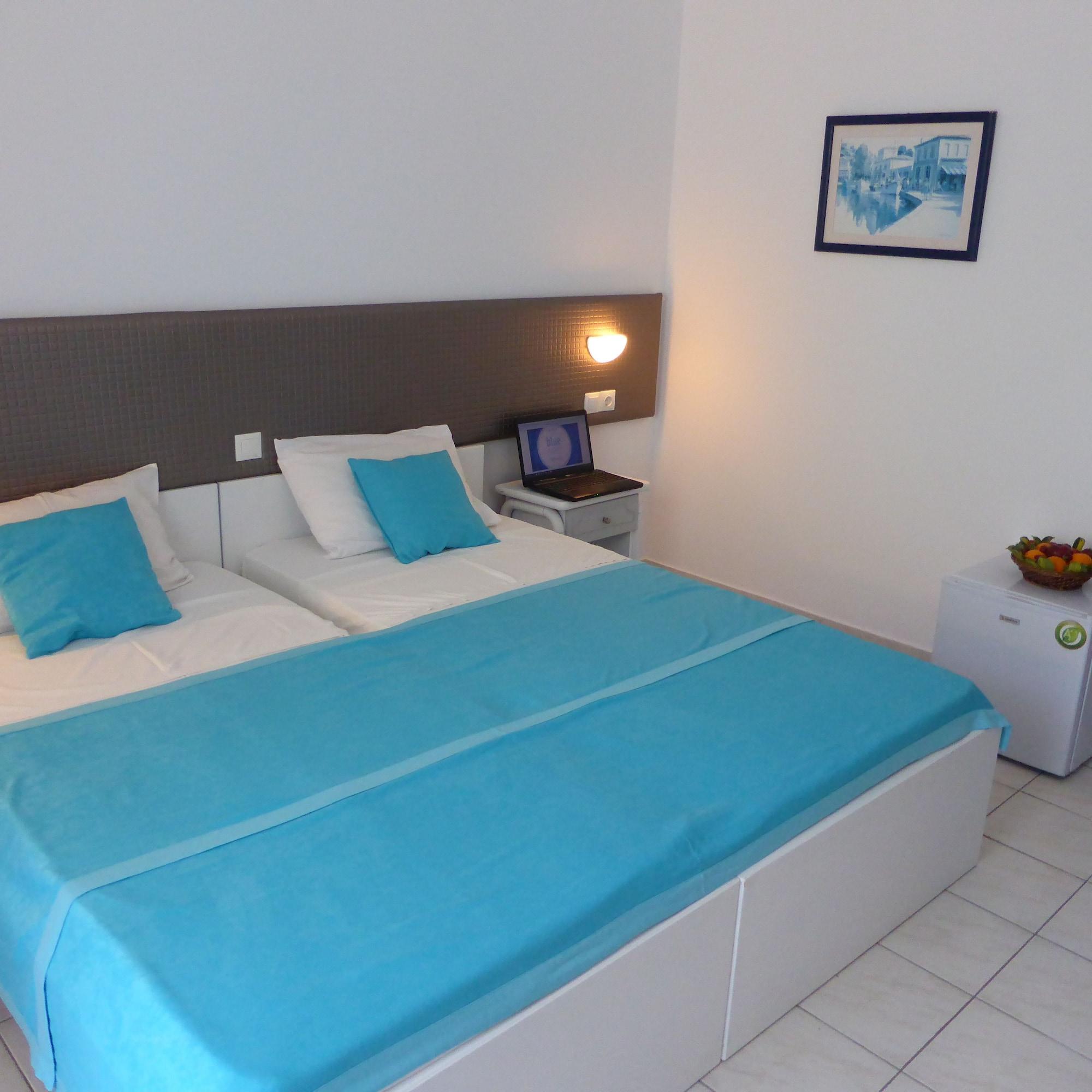 Blue Nest Hotel Тигаки Экстерьер фото