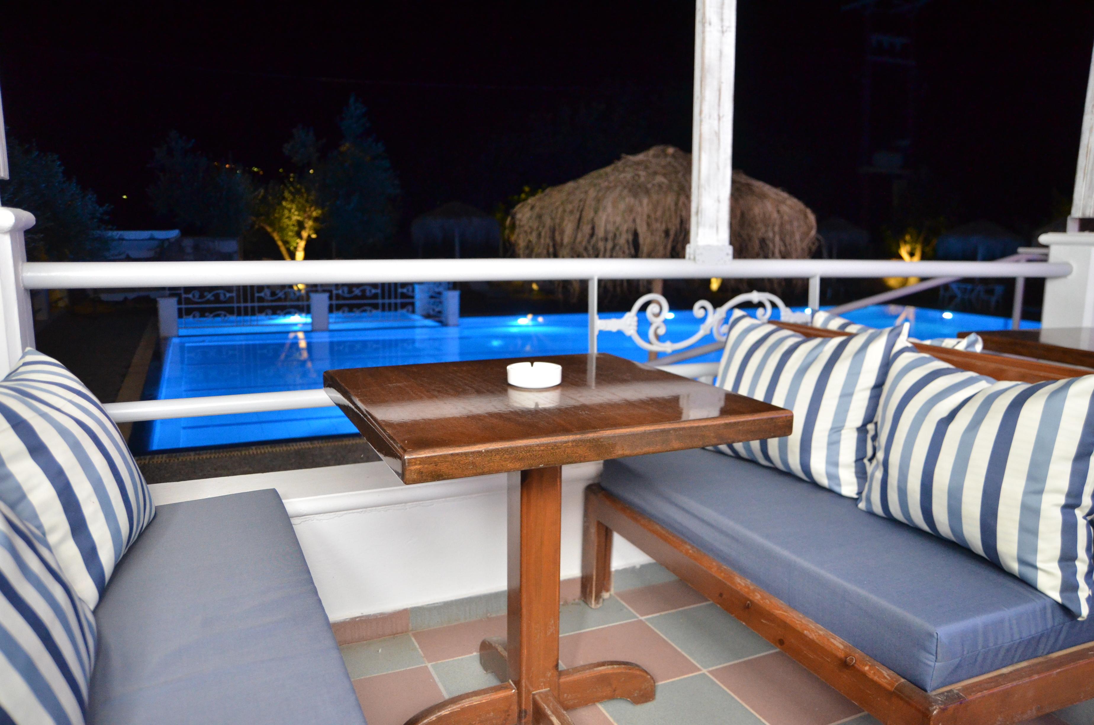 Blue Nest Hotel Тигаки Экстерьер фото