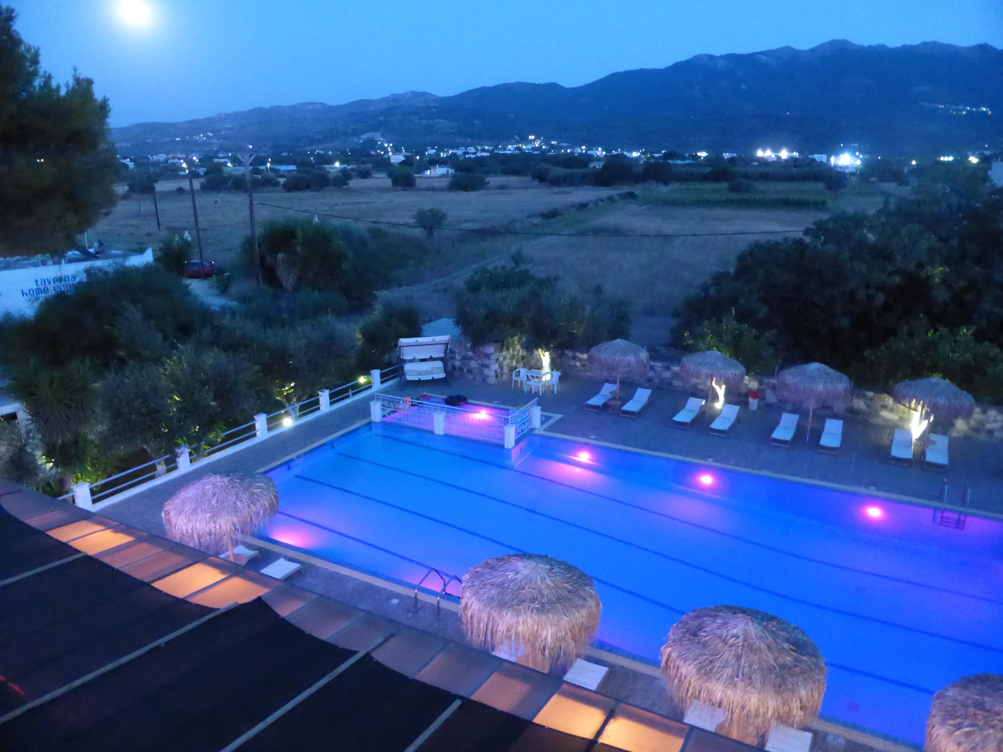 Blue Nest Hotel Тигаки Экстерьер фото