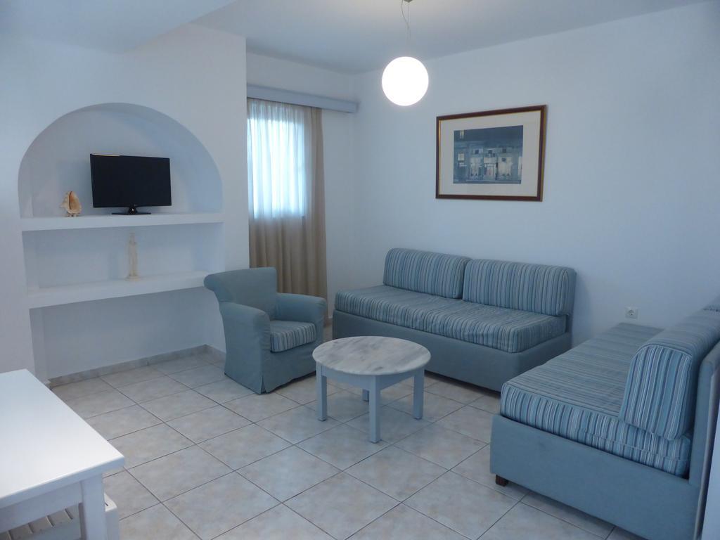 Blue Nest Hotel Тигаки Экстерьер фото